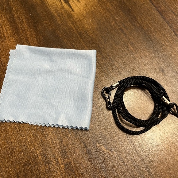 Polarized Fishing Sunglasses with Anti-Lost Strap 
New condition - Picture 7 of 9